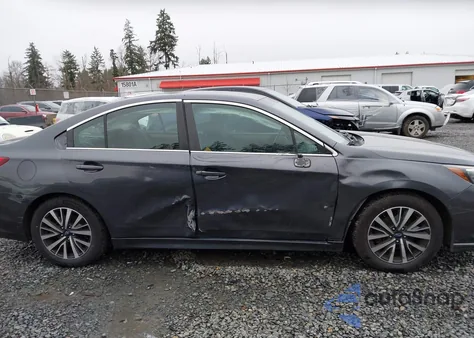2019 Subaru Legacy 2.5I z USA, uszkodzony, nr VIN 4S3BNAB65K3015385